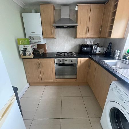 Entire 3 Bedroom Home - Minutes To Emirates Stadium! Лондон Экстерьер фото