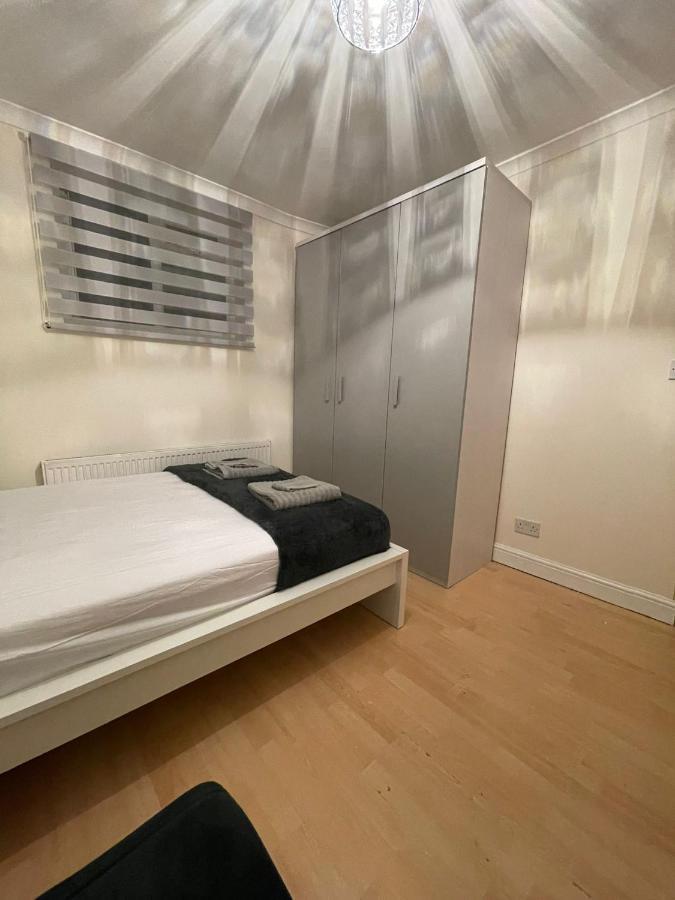 Entire 3 Bedroom Home - Minutes To Emirates Stadium! Лондон Экстерьер фото