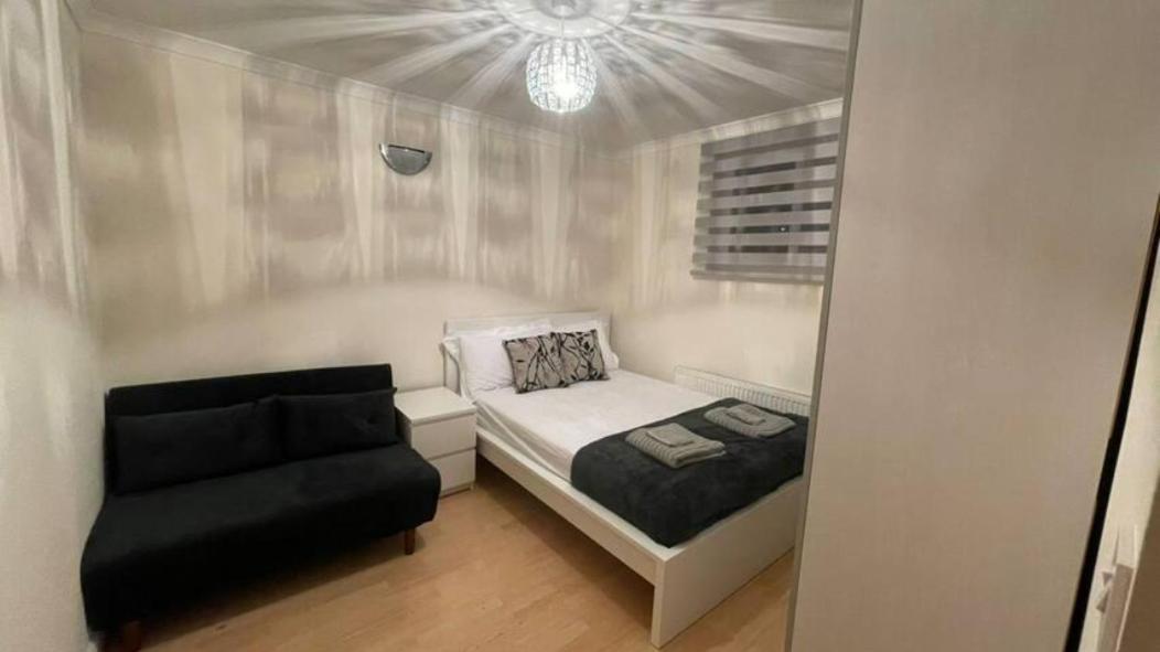 Entire 3 Bedroom Home - Minutes To Emirates Stadium! Лондон Экстерьер фото