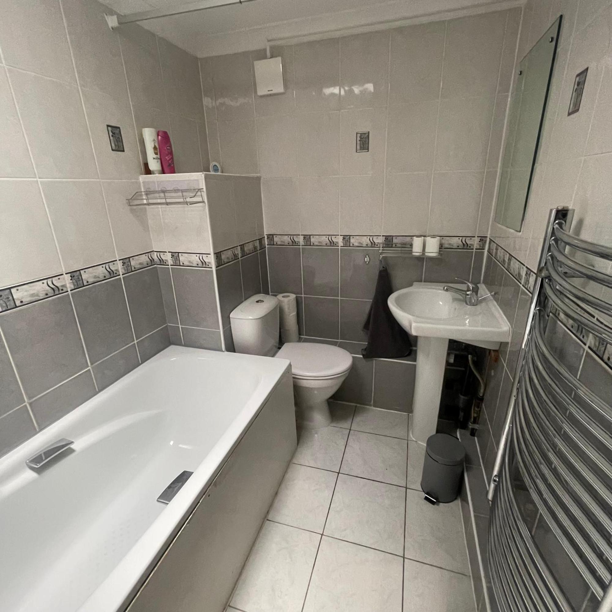 Entire 3 Bedroom Home - Minutes To Emirates Stadium! Лондон Экстерьер фото