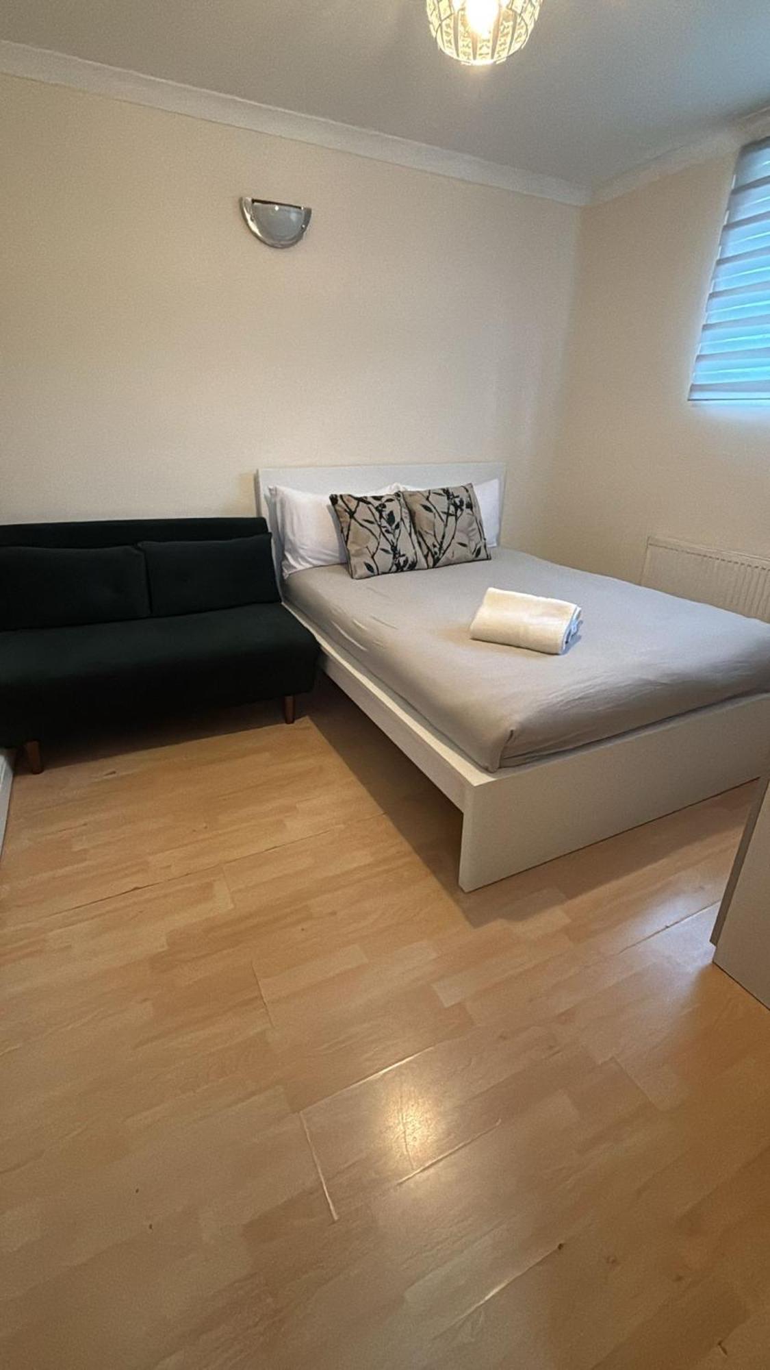 Entire 3 Bedroom Home - Minutes To Emirates Stadium! Лондон Экстерьер фото